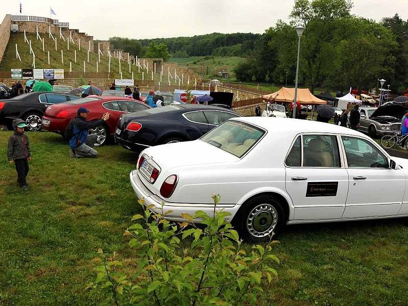 Sraz luxusních vozů Rolls-Royce a Bentley.