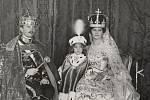 Karel a Zita se svým nejstarším synem, korunním princem Ottou, po uherské korunovaci