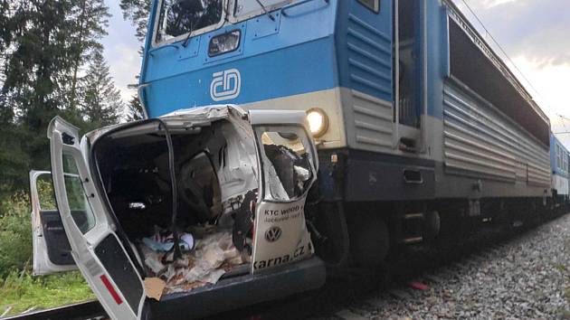 Dva mrtvé si vyžádal 21. července 2020 střet vlaku s osobním automobilem na nechráněném železničním přejezdu na okraji Borohrádku na Rychnovsku