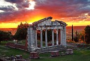 Albánie nabízí množství přírodních krás i historických památek. Na snímku naleziště v Apollonii.