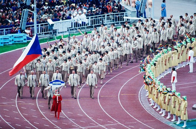 Českoslovenští sportovci při zahájení OH v Moskvě 1980.