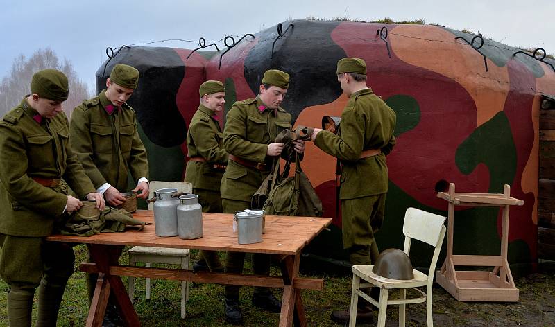 Druhý život dávají pevnůstkám nadšenci do vojenské historie. Lehký objekt K51/10/A160š nedaleko Blatna si hýčkají členové Muzea Na Kočičáku. Jejich činnost i akce kolem pevnůstek jsou už stabilní součástí kulturního života Chomutovska. Foto: Miroslav Rada