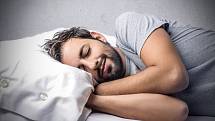U osob se třemi a více spánkovými problémy – včetně zaspávání, předčasného buzení, nutnosti užívat prášky na spaní třikrát a více během týdne – bylo riziko onemocnění vyšší až o 88 procent, než u lidí, kteří během noci měli spánek kvalitní.