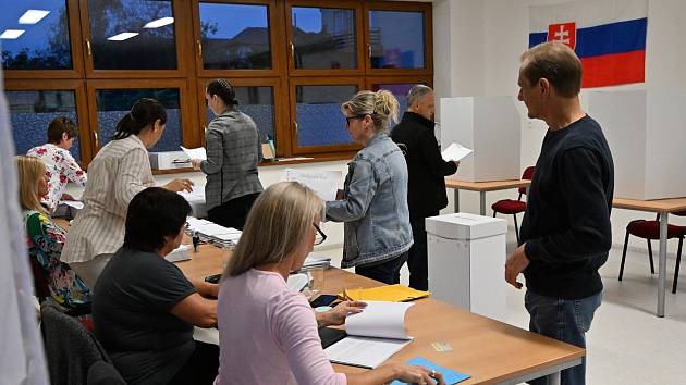 O předčasné parlamentní volby byl na Slovensku velký zájem už od brzkých ranních hodin.