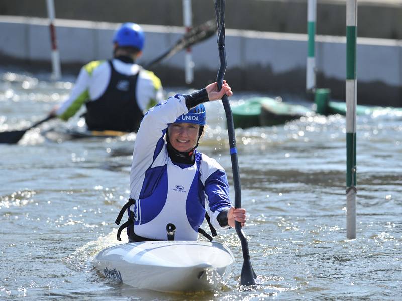 Dvojnásobná olympijská šampionka ve vodním slalomu Štěpánka Hilgertová při tréninku v Praze na Štvanici.