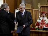 Prezident Zeman při jmenování profesorů v pražském Karolinu.