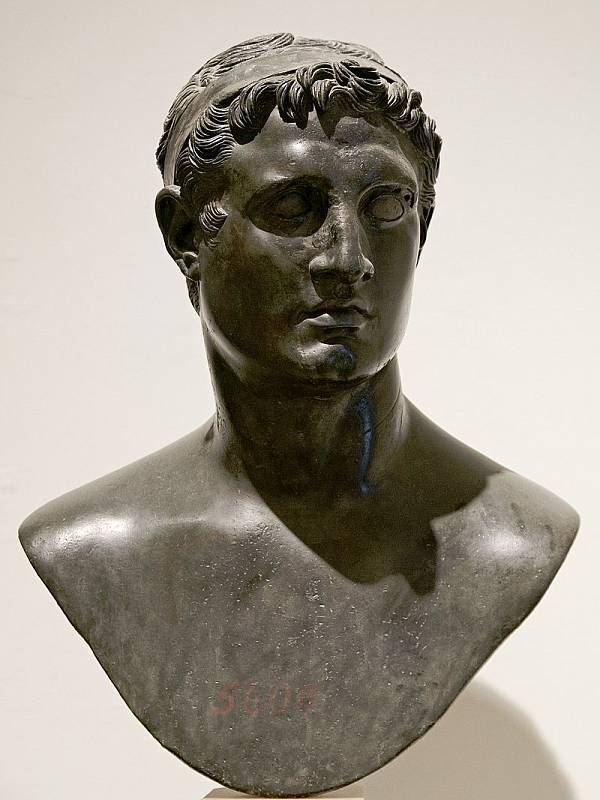 Zakladatelem starověkého přístavu Berenice byl Ptolemaios II. zvaný Filadelfos („milující sestru“)