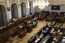 Předseda poslaneckého klubu SPD Radim Fiala hovoří na schůzi Sněmovny k vládní novele pandemického zákona, 1. února 2022 v Praze.