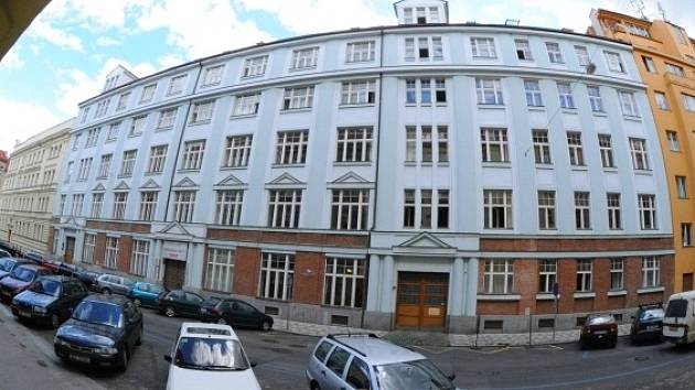 Dům v pražské ulici Dobrovského se má stát ředitelstvím úřadu práce. 