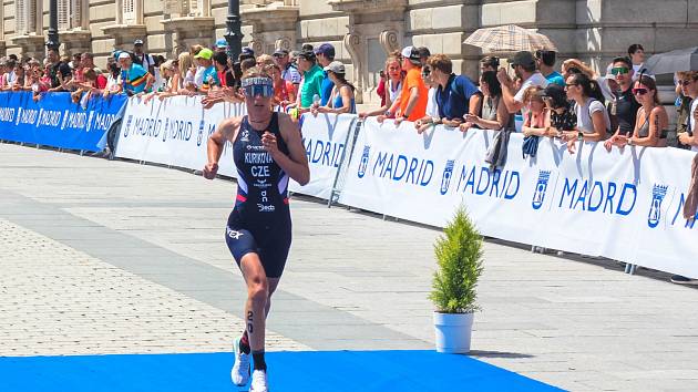 Petra Kuříková dlouho na evropském šampionátu v olympijském triatlonu v Madridu bojovala o medaili, nakonec obsadila výborné šesté místo
