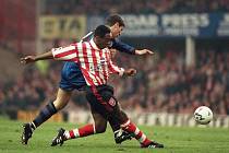 Fotbalista Mark Walters v červenobílém dresu Southamptonu.