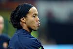 Někdejší brazilská fotbalová hvězda Ronaldinho neztrácí chuť ke kopané ani za zdmi paraguayského vězení.