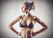 Tetování, tetovaná žena. Ilustrační foto.
