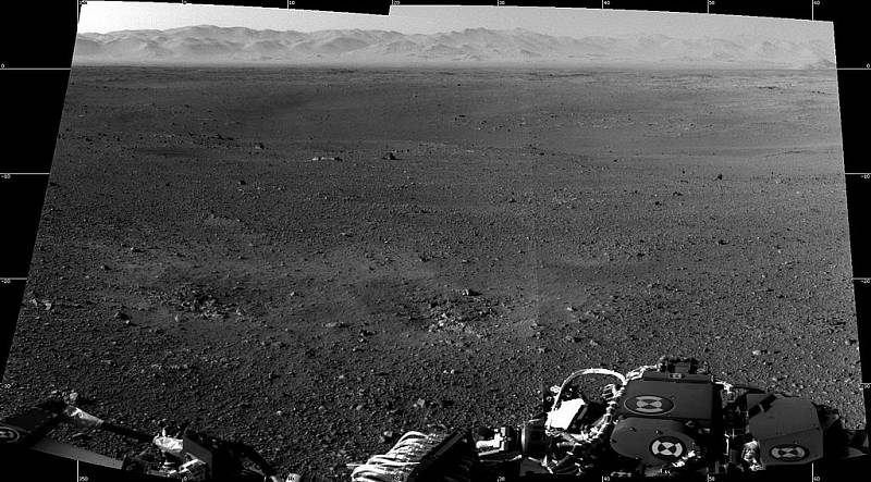 Jeden z prvních snímků ve vysokém rozlišení, které na Marsu pořídilo vozítko Curiosity.