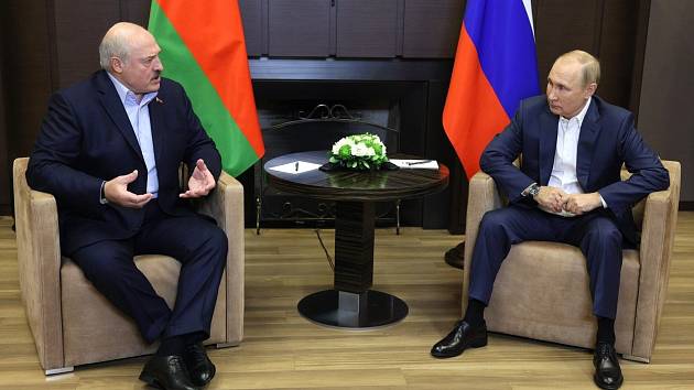 Běloruský prezident Alexandr Lukašenko a ruský prezident Vladimir Putin na setkání v Soči, 26. září 2022