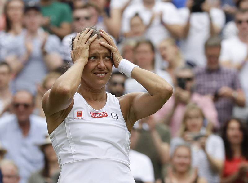 Česká tenistka Barbora Strýcová se raduje z postupu do semifinále Wimbledonu.