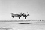  Bristol Beaufighter Mark VIC z 235. perutě RAF startuje z Malty k boji během italského námořního útoku na konvoj Harpoon