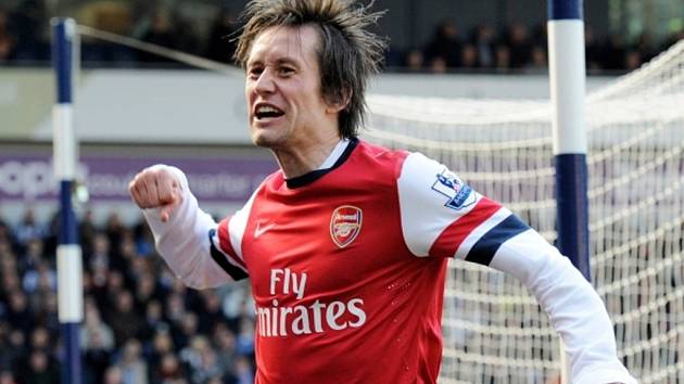 Tomáš Rosický se raduje z gólu proti West Bromwichi.