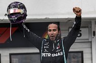 Lewis Hamilton ze stáje Mercedes po vítězství ve Velké ceně Maďarska