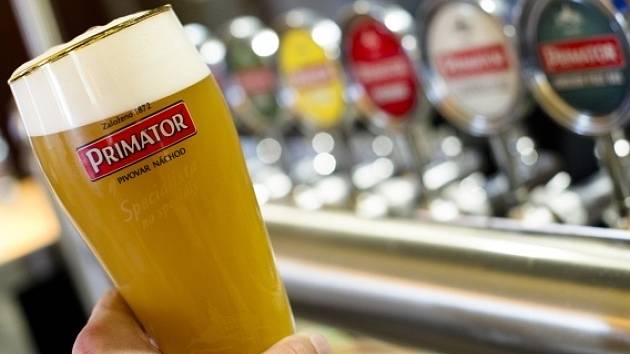 Nejlepším pšeničným pivem na světě je podle britské soutěže World Beer Awards pšeničný Primátor Weizenbier (na snímku ze 7. října) z Náchodského pivovaru.