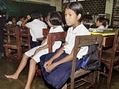  Až 1350 dětí ze základních a středních škol se na Filipínách od pátku přiotrávilo sladkostmi, které z dodávek přímo před školami prodávala skupina mužů a žen.