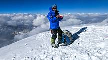 Pakistán - Expedice K2 8612 2014 - Vrchol K2 - Honza Tráva Trávníček se stává na společný expedici s Radkem Jarošem pátým Čechem na vrcholu druhé nejvyšší hory světa