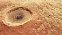 Perspektivní pohled na soustavu geologických zlomů na Marsu, známou jako Tantalus Fossae.