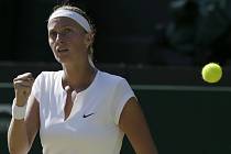 Tenistka Petra Kvitová dohrála na turnaji v Torontu ve 2. kole. Ve svém prvním utkání od Wimbledonu nestačila na bývalou světovou jedničku Viktorii Azarenkovou z Běloruska a podlehla jí po setech 2:6 a 3:6.
