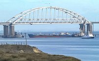 Rusko blokovalo průjezd Kerčským průlivem do Azovského moře