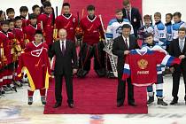 Přátelé na hokeji. Čínský prezident Si Ťin-pching a ruský prezident Vladimir Putin.