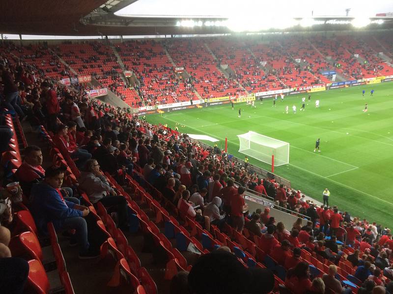 Šlágr Slavia – Plzeň zažil redaktor Deníku přímo na věhlasné tribuně Sever.