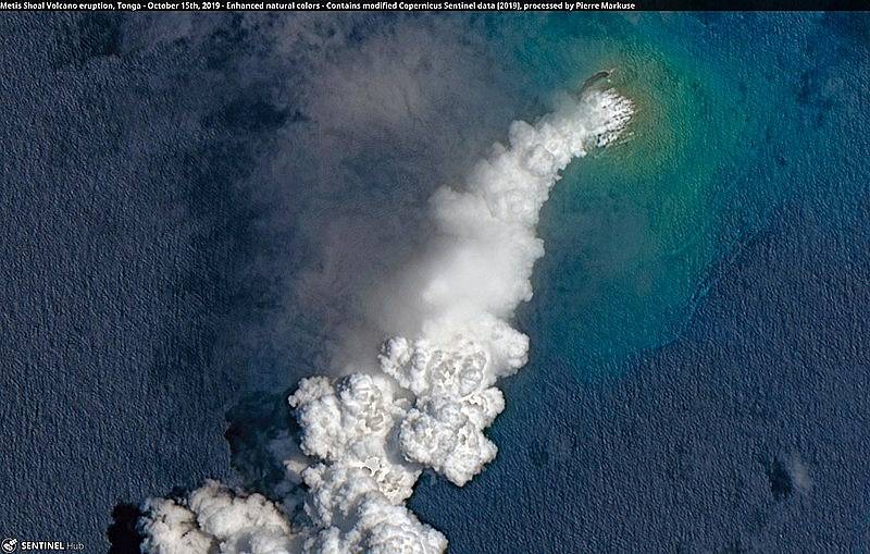 Erupce podmořského vulkánu nedaleko souostroví Tonga v Tichomoří.