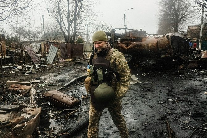 Ukrajinští vojáci ve městě Buča nedaleko Kyjeva, ilustrační foto