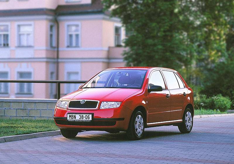 První generace s karosérií hatchback