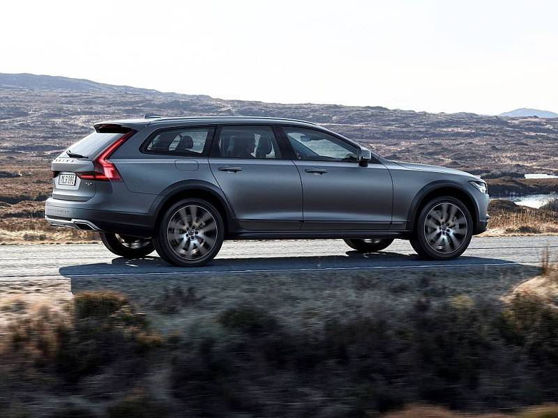 Volvo V90 Cross Country.