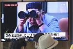 Lidé na nádraží v jihokorejské metropoli Soulu sledovalitelevizní zpravodajství se záběry severokorejského vůdce Kim Čong-una
