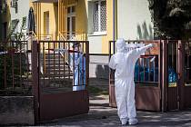 Domov pro seniory v Pezinku skončil kvůli koronaviru v karanténě