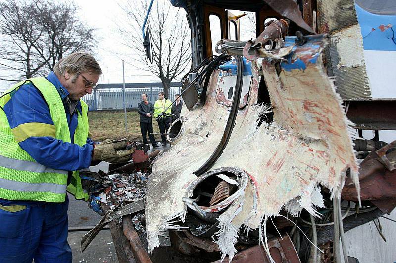 Nehoda tramvaje s nákladním autem mezi tramvajovými zastávkami Důl Hlubina a Doktora Malého v Ostravě.