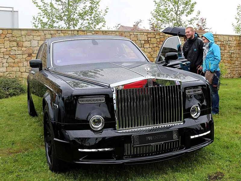 Sraz luxusních vozů Rolls-Royce a Bentley.