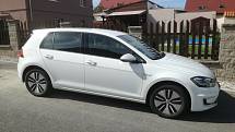 Volkswagen e-Golf se až na detaily neliší od Golfu se spalovacím motorem.