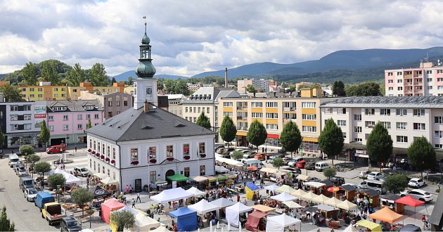 Takto vypadá Masarykovo náměstí v Jeseníku v době dnes už proslulých Jesenických trhů