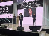 Cenu CEEQA si ve Varšavě převzal spolumajitel společnosti Penta Marek Dospiva