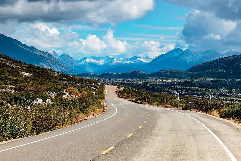 Legendární Alaska Highway má přes 2200 km a spojuje Kanadu s USA.