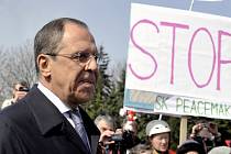 Ruský ministr zahraničí Sergej Lavrov dnes odmítl kritiku, že na okupovaném Krymu dochází k útlaku tatarské menšiny. 