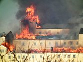 Slovenský hrad Krásna Horka nad obcí Krásnohorské Podhradie zachvátily plameny.