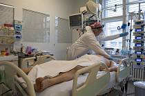 Anesteziologicko-resuscitační klinika v Thomayerově nemocnici v Praze, kde ošetřují pacienty s koronavirem