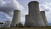 Chladicí věže Jaderné elektrárny Dukovany. Postupně procházejí obnovou vnějšího a vnitřního pláště. Osm železobetonových věží slouží od zprovoznění elektrárny v roce 1985, jsou určené k odvádění nevyužitelného zbytkového tepla z výroby elektřiny
