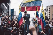 Lídr venezuelského parlamentu a samozvaný prezident Juan Guaidó