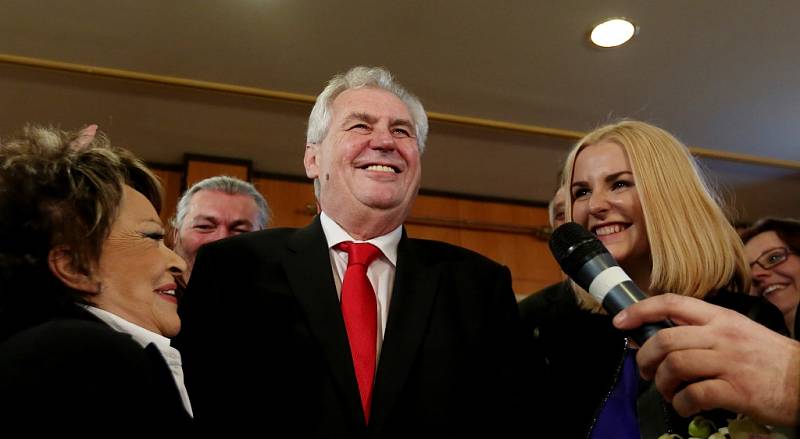 Miloš Zeman se v sobotu 26. ledna 2013 stal vítězem druhého kola prezidentských voleb. Se svým týmem slavil ve volebním studiu v Top Hotelu na pražském Chodově.
