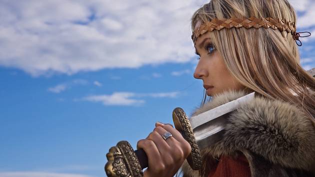 První důkazy o existenci bojovnic vikinského světa se objevily na přelomu 19. a 20. století. Ve východním Norsku byl v Nordre Kjølen nalezen ženský hrob s veškerým vybavením typickým pro válečníka.
